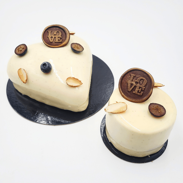 L'Entremet du moment: Vanille, cassis-myrtille et marrons.