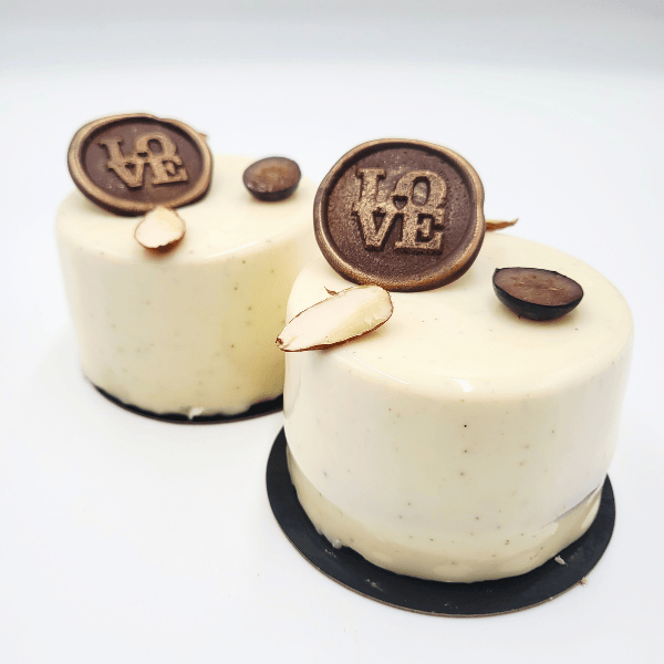L'Entremet du moment: Vanille, cassis-myrtille et marrons. – Image 4