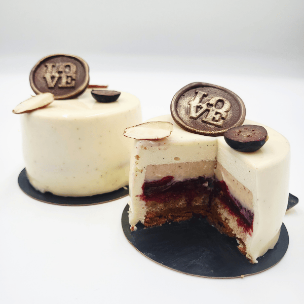 L'Entremet du moment: Vanille, cassis-myrtille et marrons. – Image 2