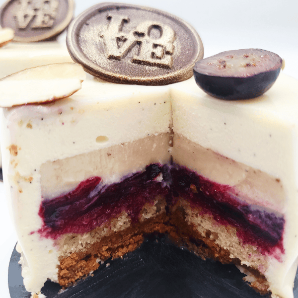 L'Entremet du moment: Vanille, cassis-myrtille et marrons. – Image 3