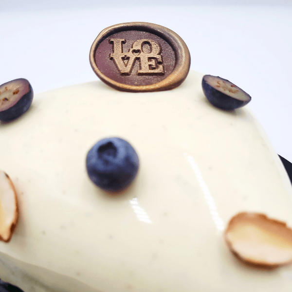 L'Entremet du moment: Vanille, cassis-myrtille et marrons. – Image 7